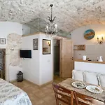 Le Antiche Mansioni 1 *